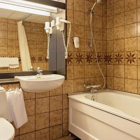 Dronningen Hotell 2*